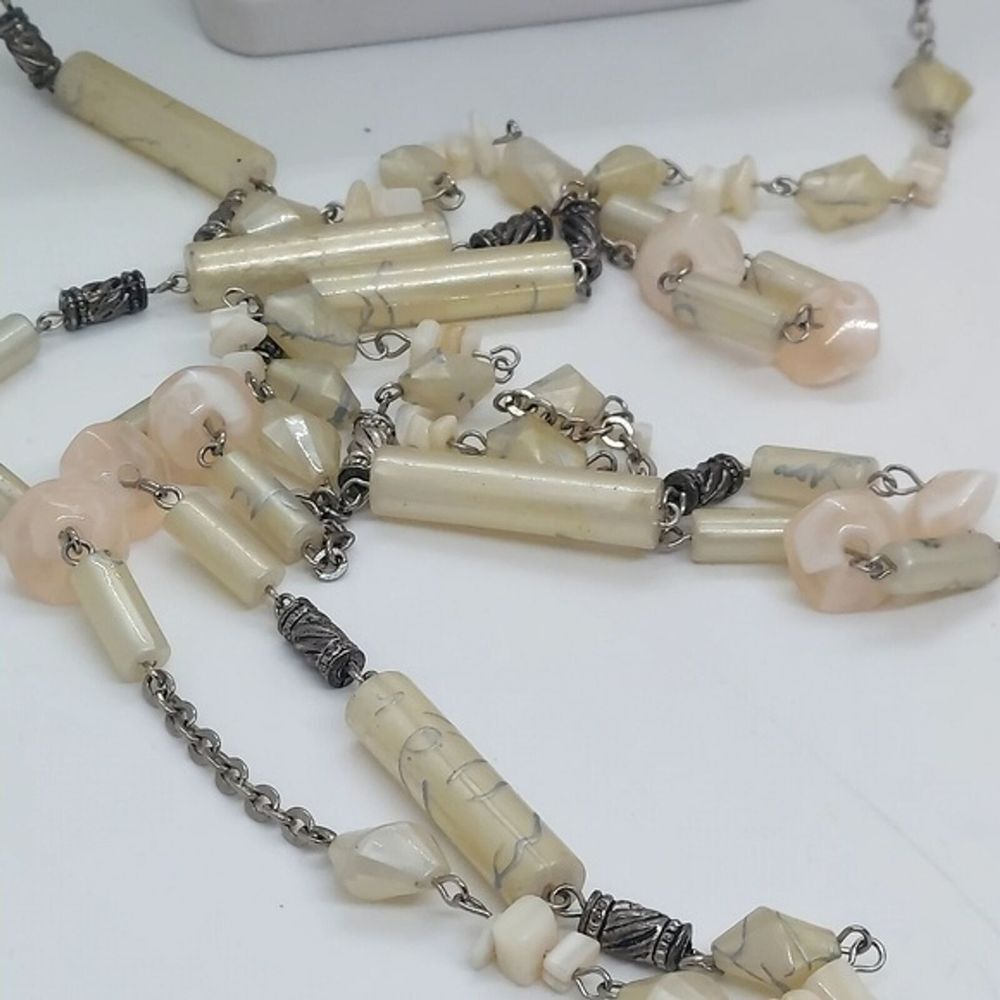 Long beige‎ pink acrylic bead necklace - Picture 6 of 6